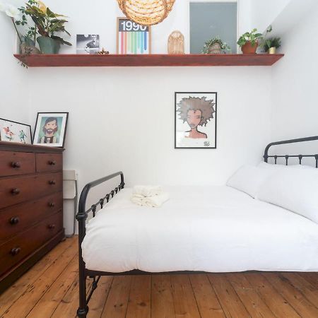Pass The Keys Rustic And Quirky Flat In Charming Charlton Village Londres Exterior foto