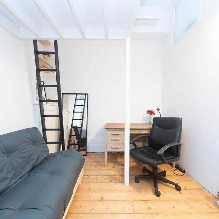 Pass The Keys Rustic And Quirky Flat In Charming Charlton Village Londres Exterior foto