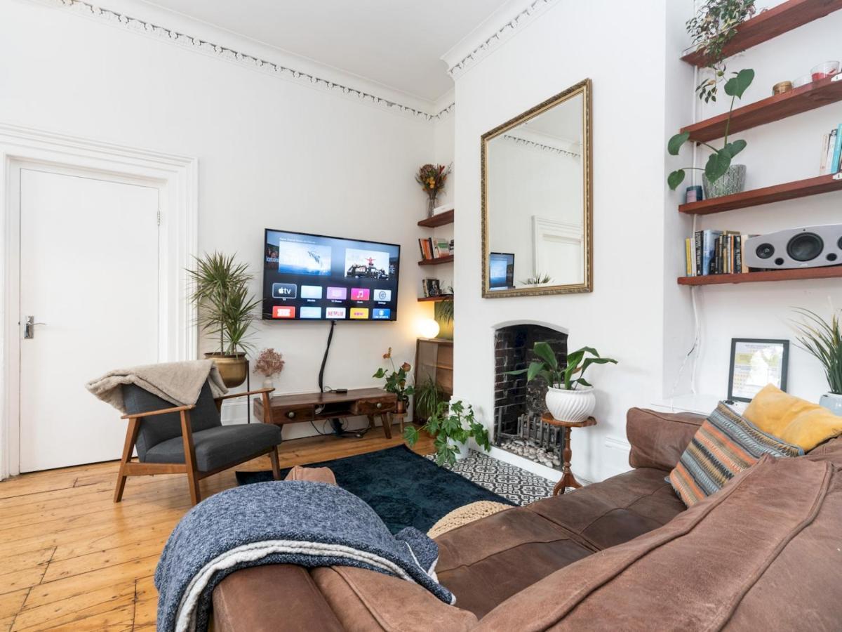 Pass The Keys Rustic And Quirky Flat In Charming Charlton Village Londres Exterior foto