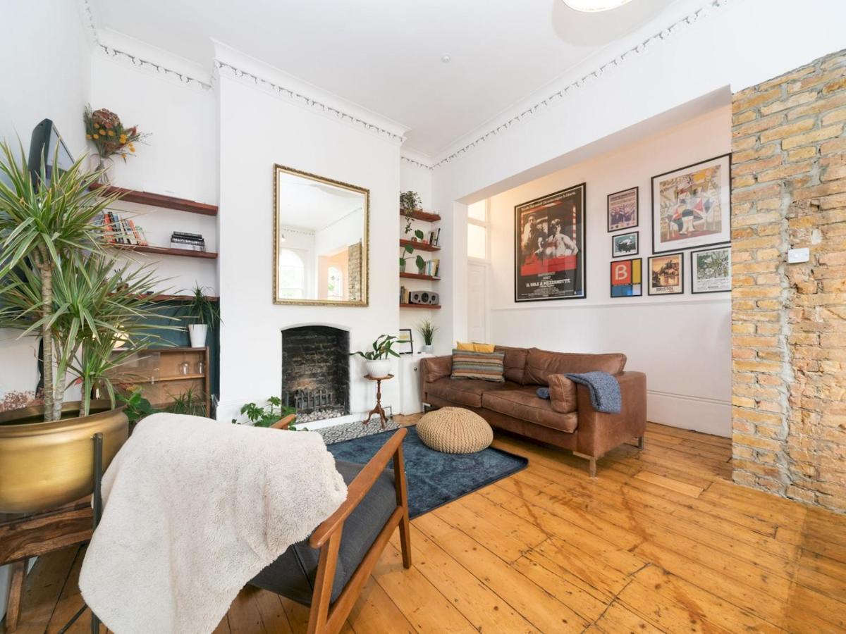 Pass The Keys Rustic And Quirky Flat In Charming Charlton Village Londres Exterior foto