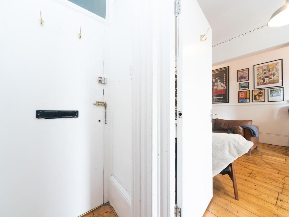 Pass The Keys Rustic And Quirky Flat In Charming Charlton Village Londres Exterior foto