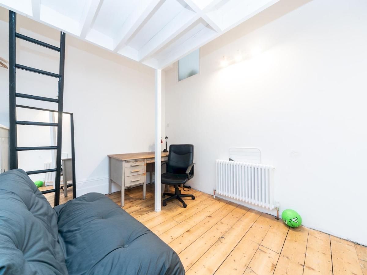 Pass The Keys Rustic And Quirky Flat In Charming Charlton Village Londres Exterior foto