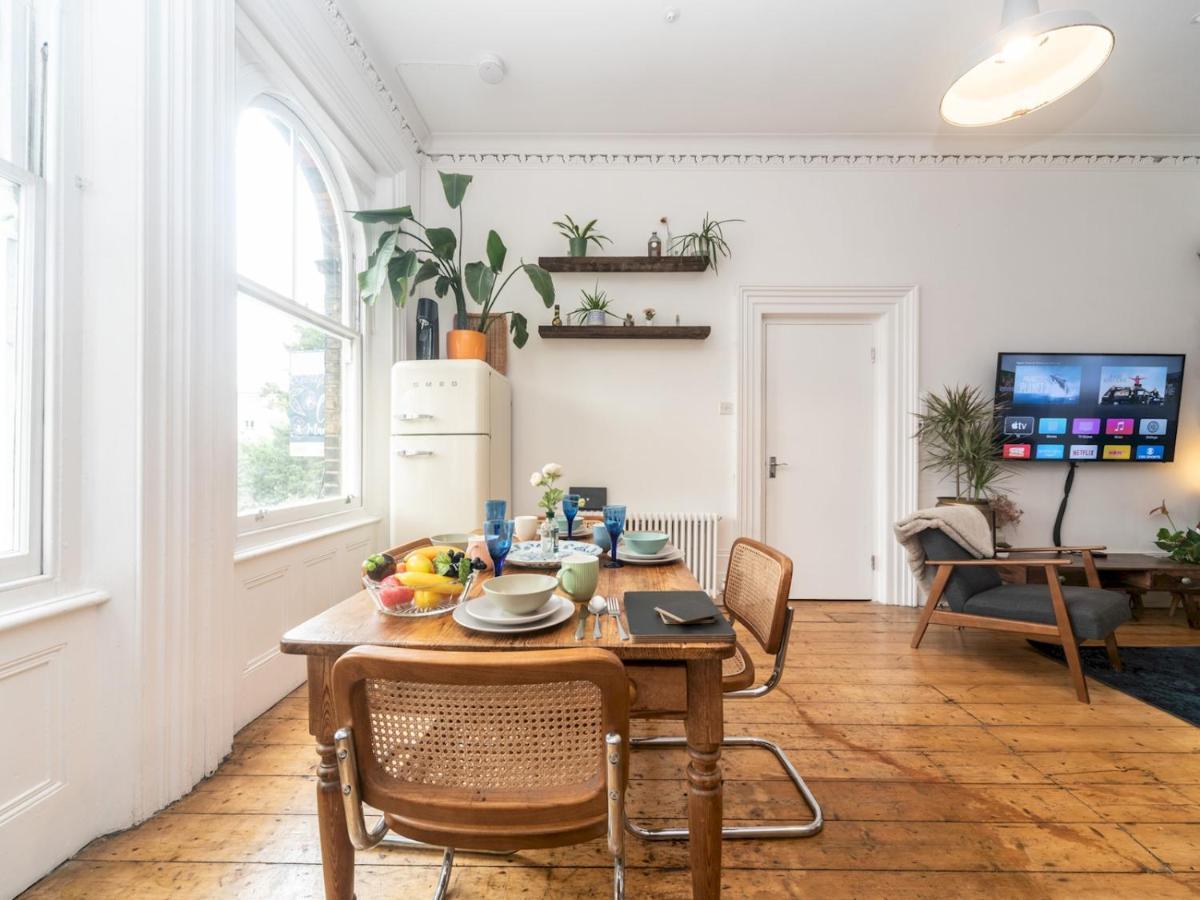 Pass The Keys Rustic And Quirky Flat In Charming Charlton Village Londres Exterior foto