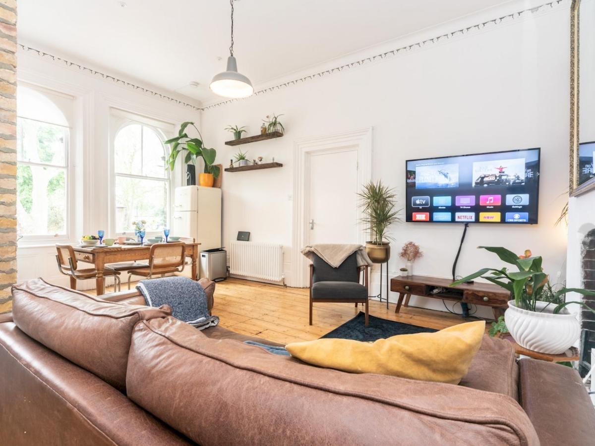 Pass The Keys Rustic And Quirky Flat In Charming Charlton Village Londres Exterior foto