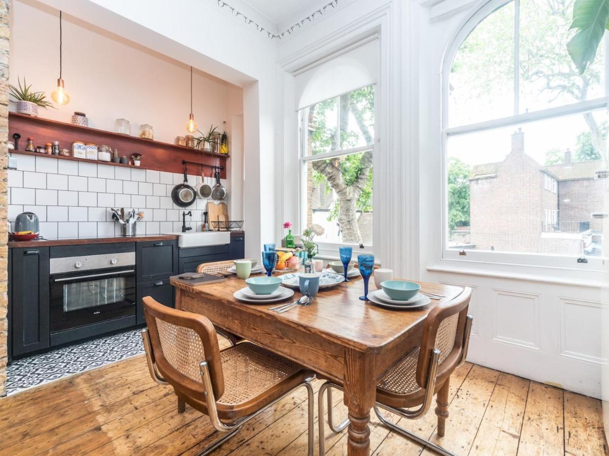 Pass The Keys Rustic And Quirky Flat In Charming Charlton Village Londres Exterior foto