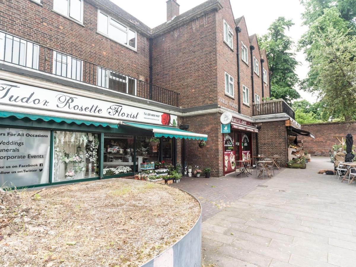 Pass The Keys Rustic And Quirky Flat In Charming Charlton Village Londres Exterior foto