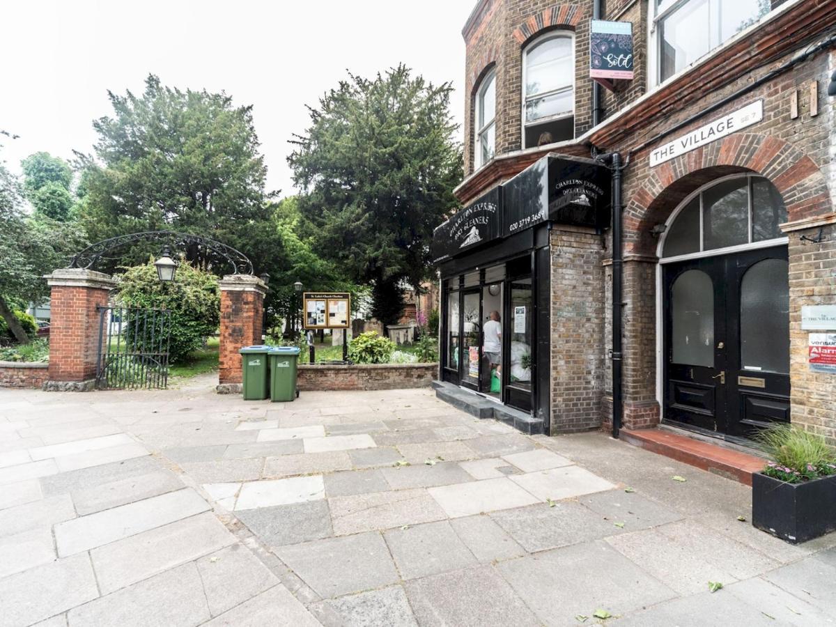 Pass The Keys Rustic And Quirky Flat In Charming Charlton Village Londres Exterior foto