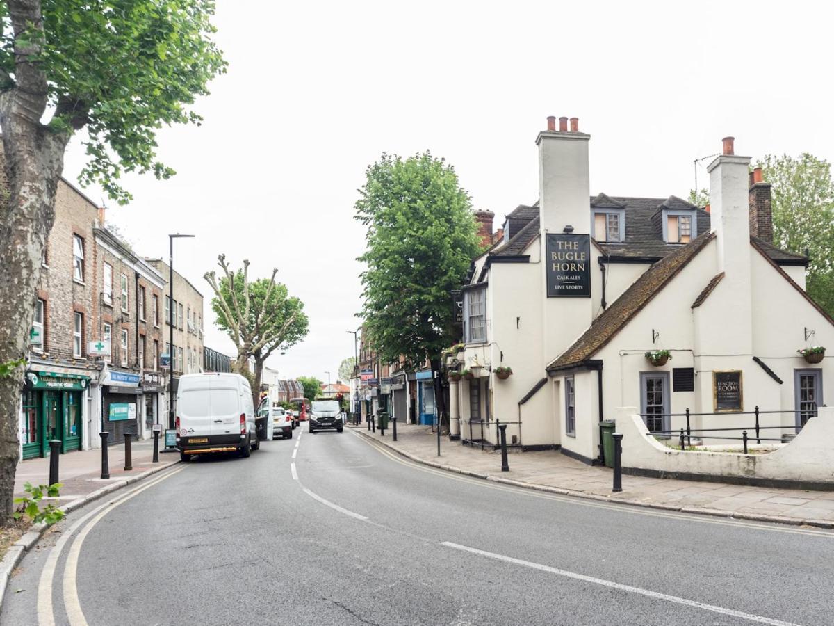 Pass The Keys Rustic And Quirky Flat In Charming Charlton Village Londres Exterior foto